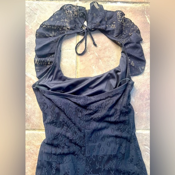 Black dress like new. It looks beautiful! - Picture 6 of 7